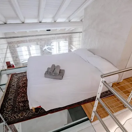 Apartment House Of Glass Cathedral View - The House Of Travelers