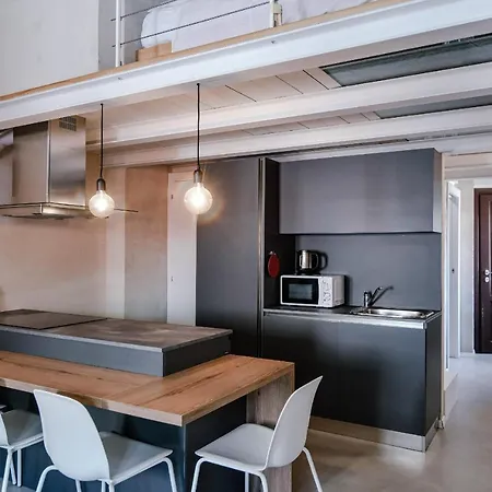 House Of Glass Cathedral View - The House Of Travelers *