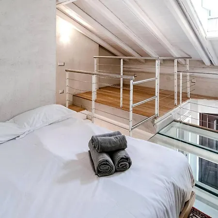 House Of Glass Cathedral View - The House Of Travelers Côme