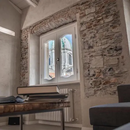 House Of Glass Cathedral View - The House Of Travelers Côme