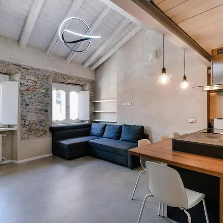 House Of Glass Cathedral View - The House Of Travelers * Como