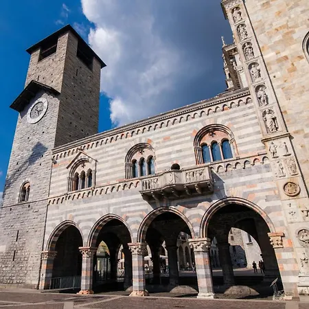 House Of Glass Cathedral View - The House Of Travelers Appartement