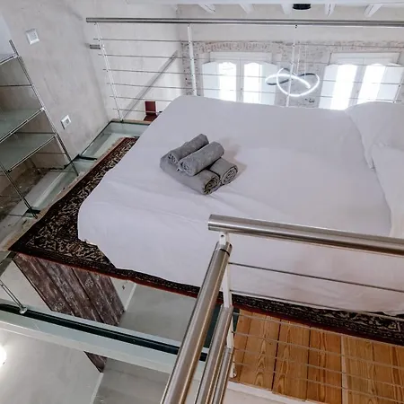 House Of Glass Cathedral View - The House Of Travelers Como